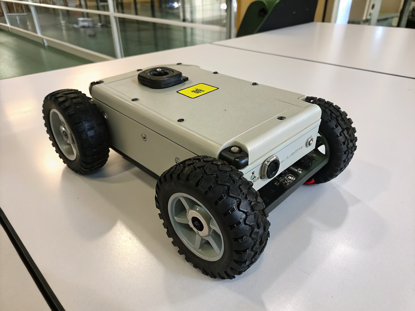 이동식 CCTV 접힌 모습 - 이동 및 보관 상태